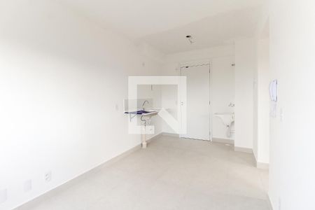 Sala de apartamento para alugar com 2 quartos, 32m² em Vila Carmosina, São Paulo