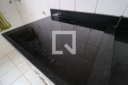 Cozinha de apartamento para alugar com 2 quartos, 42m² em Laranjeiras, Uberlândia