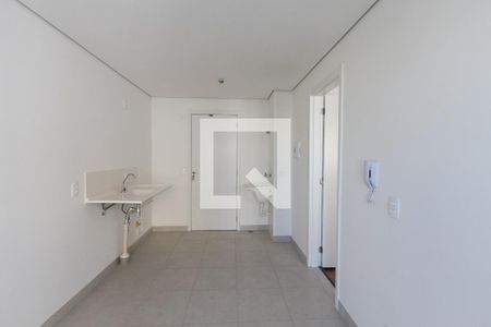 Sala/Cozinha de apartamento para alugar com 1 quarto, 28m² em Parque Industrial Tomas Edson, São Paulo