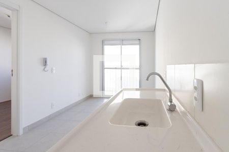 Sala/Cozinha de apartamento para alugar com 1 quarto, 28m² em Parque Industrial Tomas Edson, São Paulo