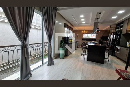 Casa à venda com 3 quartos, 212m² em Vila Monumento, São Paulo