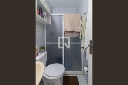 Banheiro de casa de condomínio à venda com 2 quartos, 56m² em Vila Nova, Porto Alegre