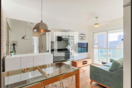 Sala de apartamento para alugar com 2 quartos, 60m² em Santo Amaro, São Paulo
