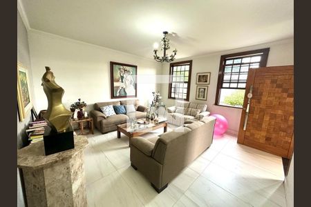 Casa à venda com 5 quartos, 349m² em Santa Branca, Belo Horizonte