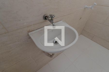 Banheiro de kitnet/studio para alugar com 1 quarto, 28m² em Consolação, São Paulo