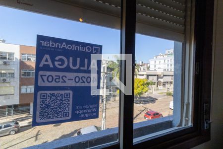 Plaquinha de apartamento para alugar com 3 quartos, 70m² em Azenha, Porto Alegre