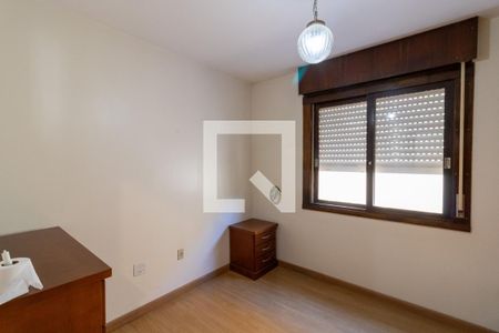 Quarto 1 de apartamento para alugar com 3 quartos, 70m² em Azenha, Porto Alegre