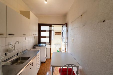 Cozinha de apartamento para alugar com 3 quartos, 70m² em Azenha, Porto Alegre