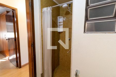 Banheiro de apartamento para alugar com 3 quartos, 70m² em Azenha, Porto Alegre