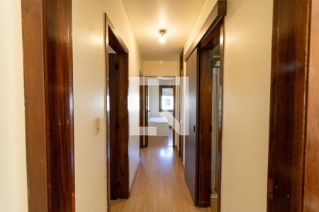 Corredor de apartamento para alugar com 3 quartos, 70m² em Azenha, Porto Alegre