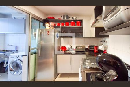 Cozinha e Área de Serviço de apartamento para alugar com 3 quartos, 82m² em Lourdes, Belo Horizonte