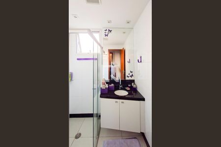 Banheiro Social 1 de apartamento para alugar com 3 quartos, 82m² em Lourdes, Belo Horizonte