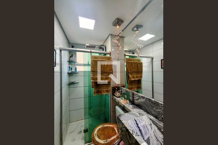 Banheiro de apartamento à venda com 2 quartos, 52m² em Sapucaia Ii, Contagem