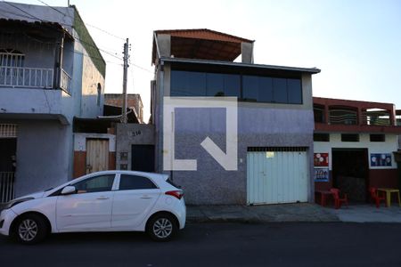 Fachada de casa à venda com 4 quartos, 100m² em Bandeirantes, Contagem