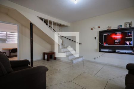 Sala de estar de casa à venda com 3 quartos, 140m² em Vila Romero, São Paulo