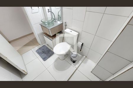 Banheiro de kitnet/studio para alugar com 1 quarto, 39m² em José Menino, Santos