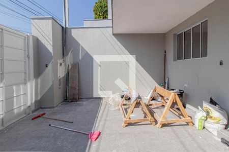 Garagem de casa à venda com 2 quartos, 80m² em Vila Granada, São Paulo
