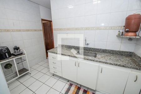 Casa à venda com 6 quartos, 404m² em Cachoeirinha, Belo Horizonte