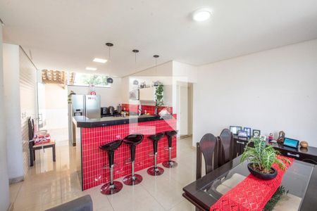 Casa à venda com 6 quartos, 404m² em Cachoeirinha, Belo Horizonte