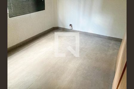 Casa à venda com 5 quartos, 240m² em Santa Efigênia, Belo Horizonte