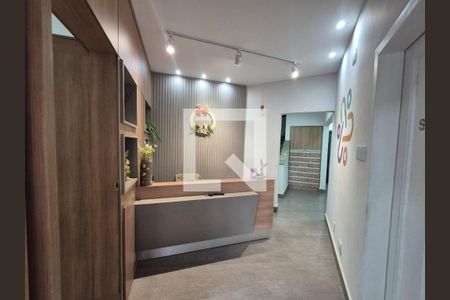 Casa à venda com 5 quartos, 240m² em Santa Efigênia, Belo Horizonte