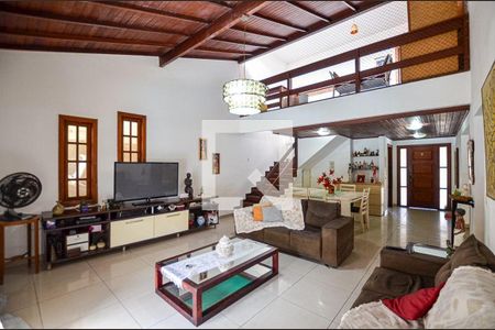 Casa à venda com 4 quartos, 228m² em Maravista, Niterói