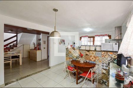 Casa à venda com 4 quartos, 228m² em Maravista, Niterói