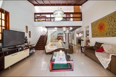 Casa à venda com 4 quartos, 228m² em Maravista, Niterói