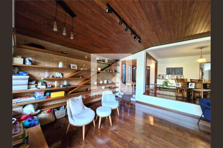 Casa à venda com 4 quartos, 349m² em Granja Julieta, São Paulo