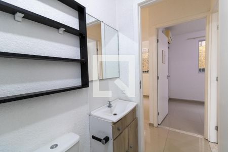 Banheiro de apartamento à venda com 2 quartos, 40m² em Cavalhada, Porto Alegre