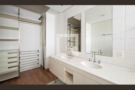 Banheiro de apartamento à venda com 1 quarto, 129m² em Lourdes, Belo Horizonte