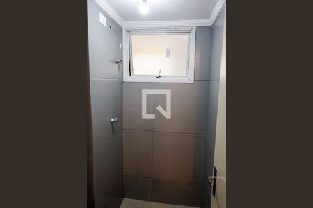 Banheiro de apartamento à venda com 2 quartos, 52m² em Piratininga, Osasco