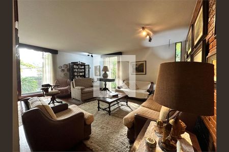 Casa à venda com 3 quartos, 211m² em Jardim Marajoara, São Paulo