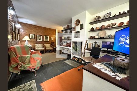 Casa à venda com 3 quartos, 211m² em Jardim Marajoara, São Paulo