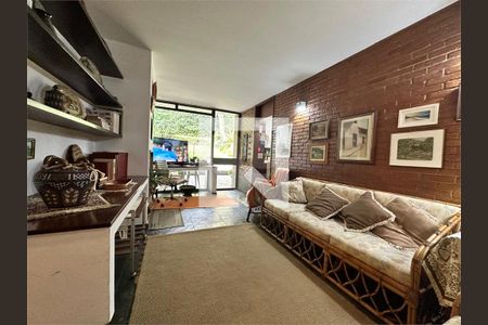 Casa à venda com 3 quartos, 211m² em Jardim Marajoara, São Paulo