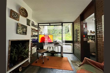 Casa à venda com 3 quartos, 211m² em Jardim Marajoara, São Paulo