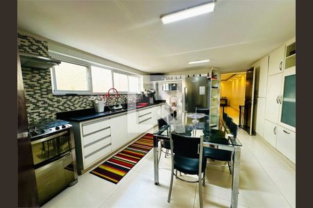 Casa à venda com 3 quartos, 300m² em Vila Madalena, São Paulo