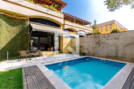 Casa à venda com 4 quartos, 493m² em Jardim Everest, São Paulo