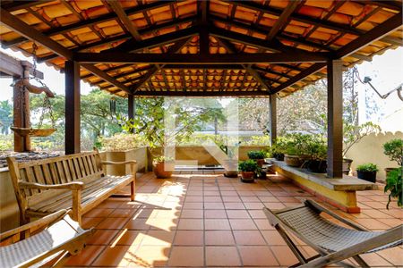 Casa à venda com 4 quartos, 493m² em Jardim Everest, São Paulo