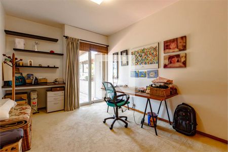 Casa à venda com 4 quartos, 493m² em Jardim Everest, São Paulo