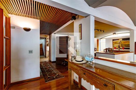 Casa à venda com 4 quartos, 493m² em Jardim Everest, São Paulo