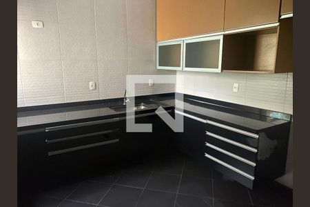 Casa à venda com 3 quartos, 158m² em Vila Pedra Branca, São Paulo