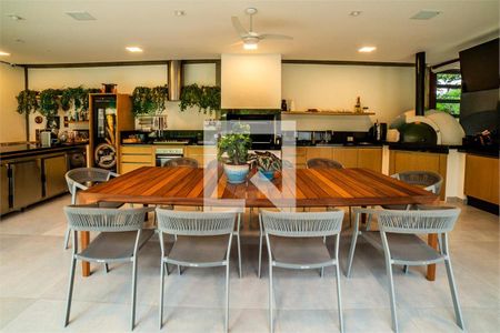 Casa à venda com 5 quartos, 700m² em Vila Nossa Senhora da Escada, Barueri