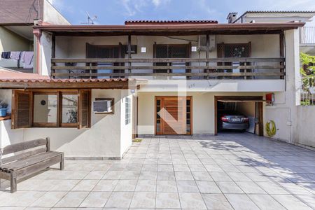 Fachada de casa à venda com 3 quartos, 240m² em Jardim Itu, Porto Alegre