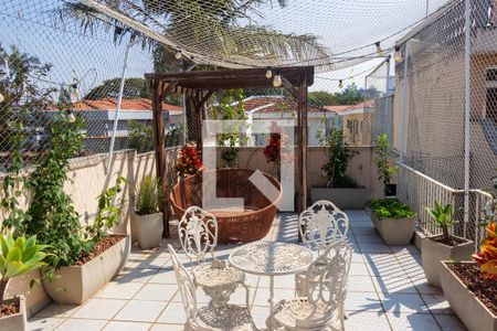 Varanda de casa à venda com 4 quartos, 200m² em Vila Campo Grande, São Paulo