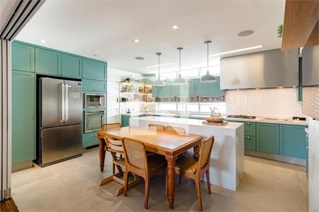 Apartamento à venda com 3 quartos, 210m² em Itaim Bibi, São Paulo