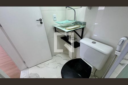 Banheiro de apartamento para alugar com 2 quartos, 47m² em Vargem Grande, Rio de Janeiro