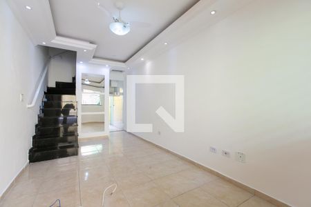 Sala de casa de condomínio para alugar com 2 quartos, 65m² em Parada Xv de Novembro, São Paulo