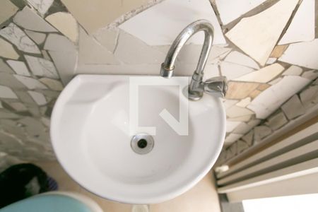 Lavabo de casa de condomínio para alugar com 2 quartos, 65m² em Parada Xv de Novembro, São Paulo