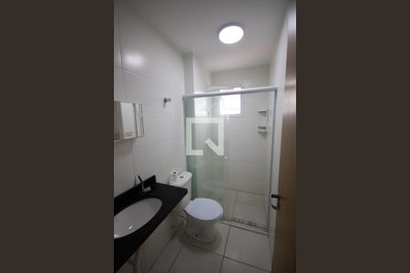 Banheiro de apartamento para alugar com 1 quarto, 45m² em Nova Mirim, Praia Grande